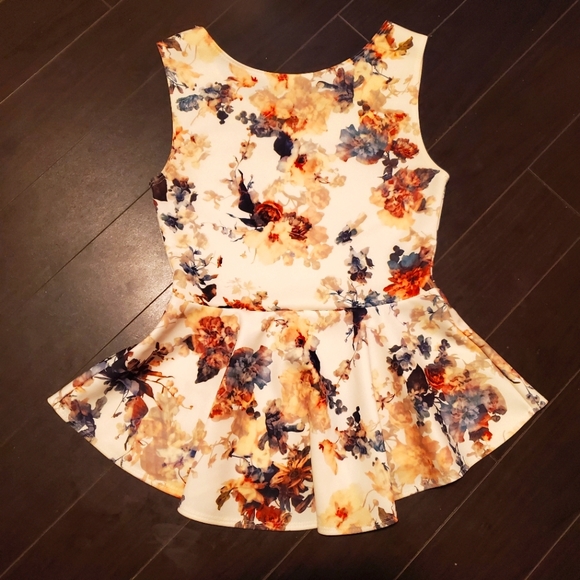 Asa Sakura Floral Sleeveless Tank Top with Ruffle Bottom, Small - Picture 5 of 5